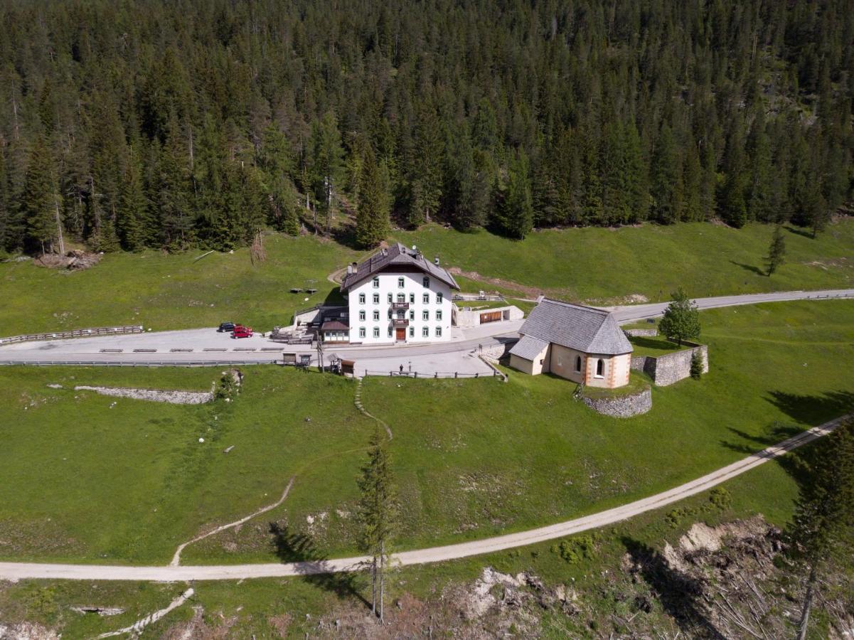 Ristorante Rifugio Ospitale Hotel Cortina dʼAmpezzo Exterior foto