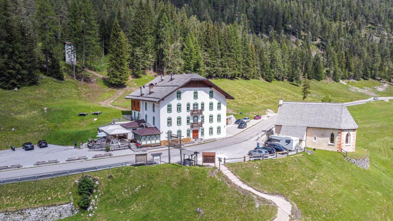 Ristorante Rifugio Ospitale Hotel Cortina dʼAmpezzo Exterior foto