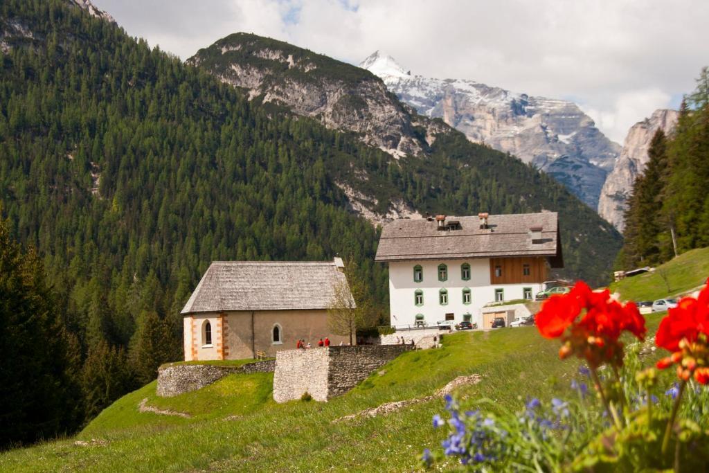 Ristorante Rifugio Ospitale Hotel Cortina dʼAmpezzo Exterior foto